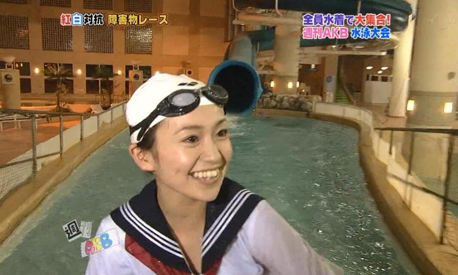 轻松娱乐！《水泳大会》女子偶像尽情玩乐